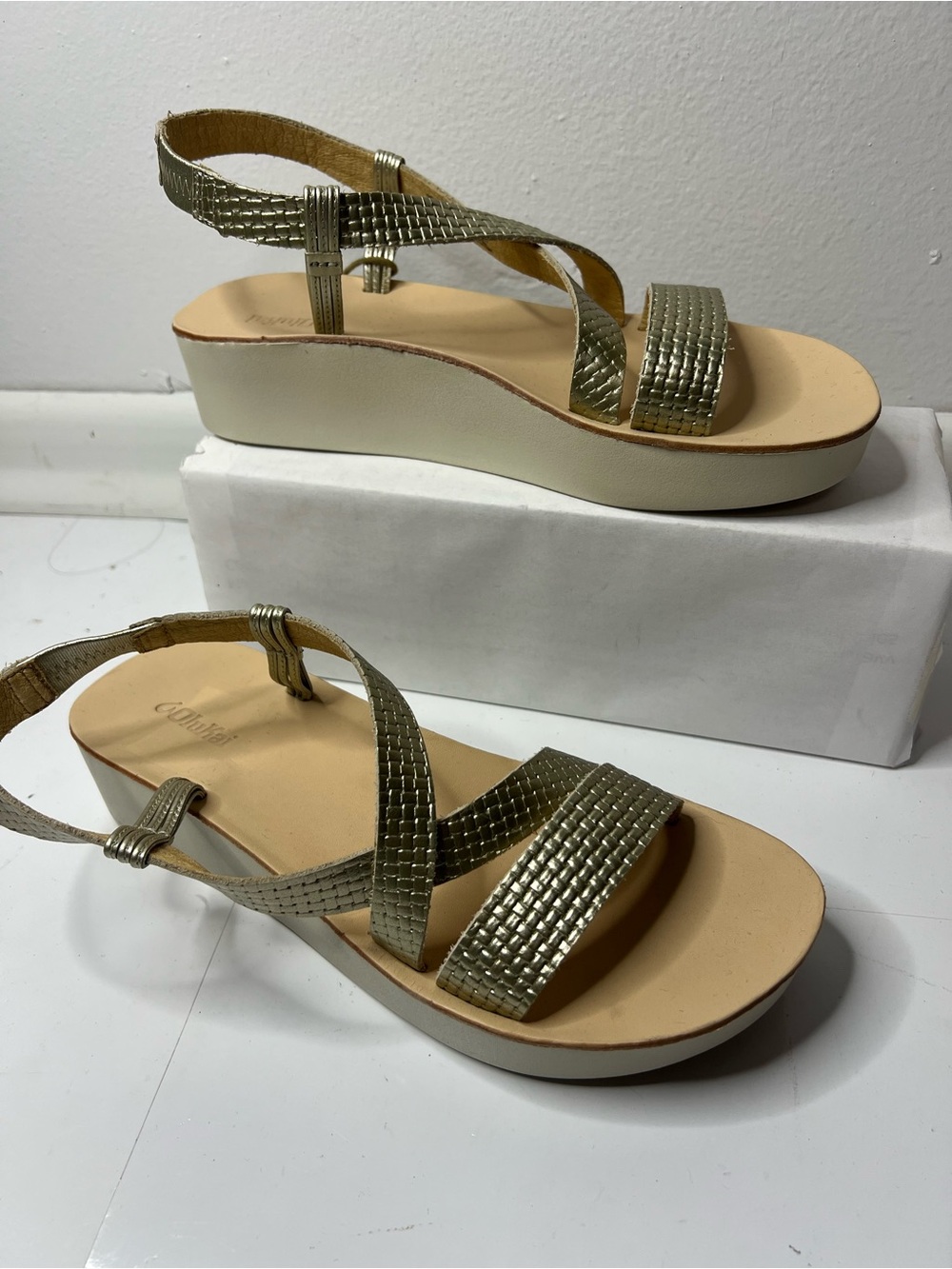 Olukai Women’s Metallic Gold Woven Strap Platform Sandals Size 8 New